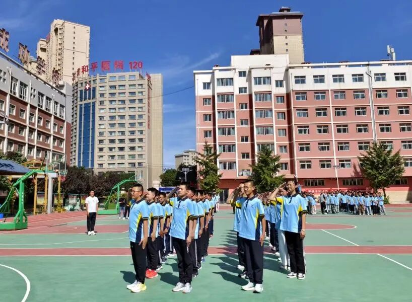 墨染青春，梦启新程——新初一年级入学教育训练汇报表演纪实