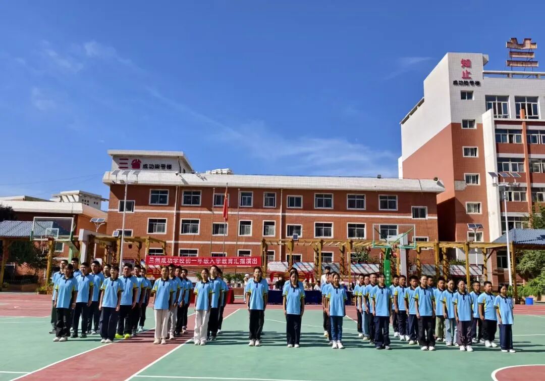 墨染青春，梦启新程——新初一年级入学教育训练汇报表演纪实