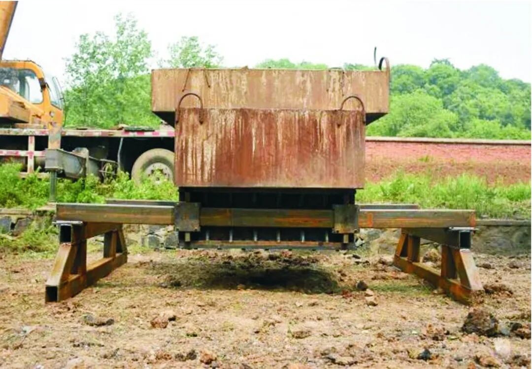 爆炸冲击波与破片作用下车辆底部结构动响应数值仿真的图8