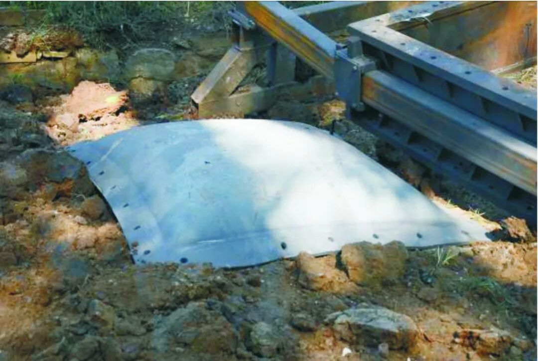 爆炸冲击波与破片作用下车辆底部结构动响应数值仿真的图10