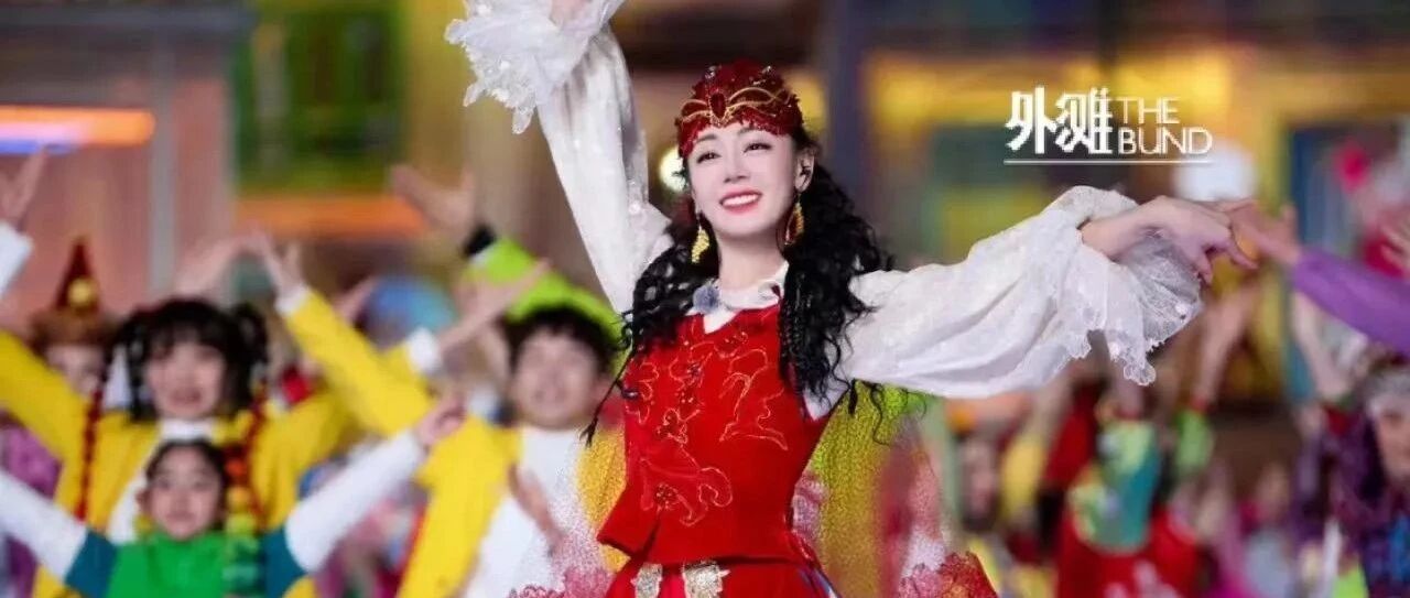 章若楠粉毛衣被抢空,繁花组团来,汉服四美刷屏,春晚全明星穿搭来了