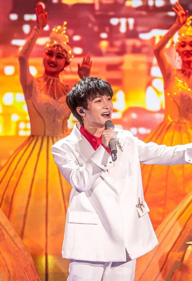 倪妮大衣超惊艳,瘦了的周杰伦最清新,春晚穿搭来了 - 外滩thebund