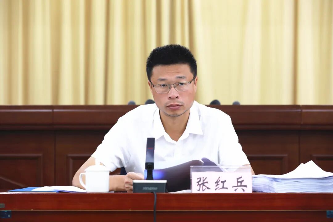 张红兵主持召开二届区人民政府第67次常务会议