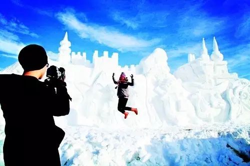 持續降雪50多個小時後 阿勒泰竟變成了這樣……