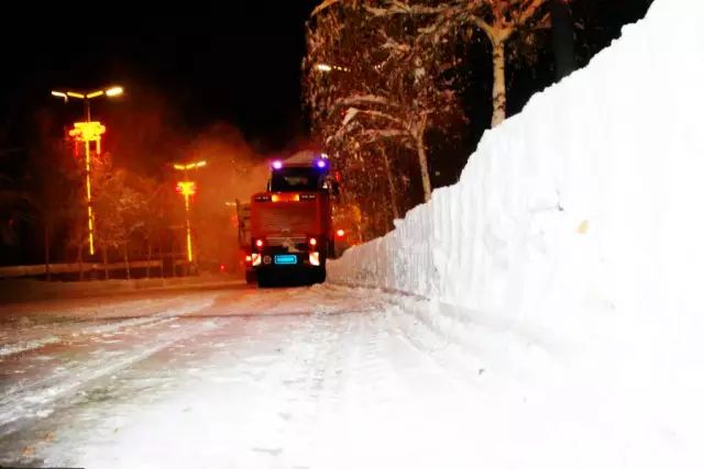持續降雪50多個小時後 阿勒泰竟變成了這樣……