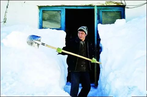 持續降雪50多個小時後 阿勒泰竟變成了這樣……