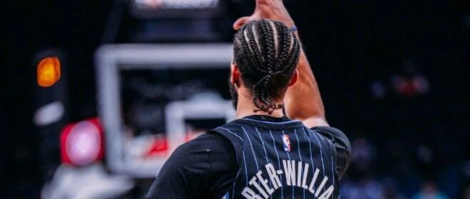 生涯首秀砍22+12+9+7！如今不到30岁便要退役！