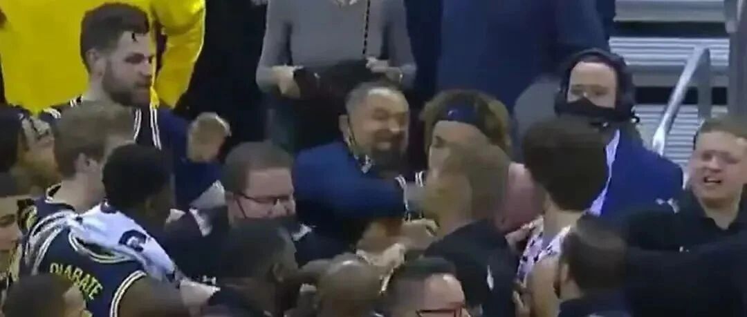 打架！打起来了！直接官宣赛季报销！他害了整支球队...