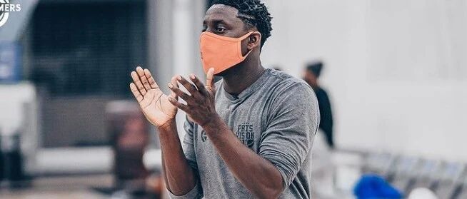 疯了吧！两年半没打球！湖人居然还签他...