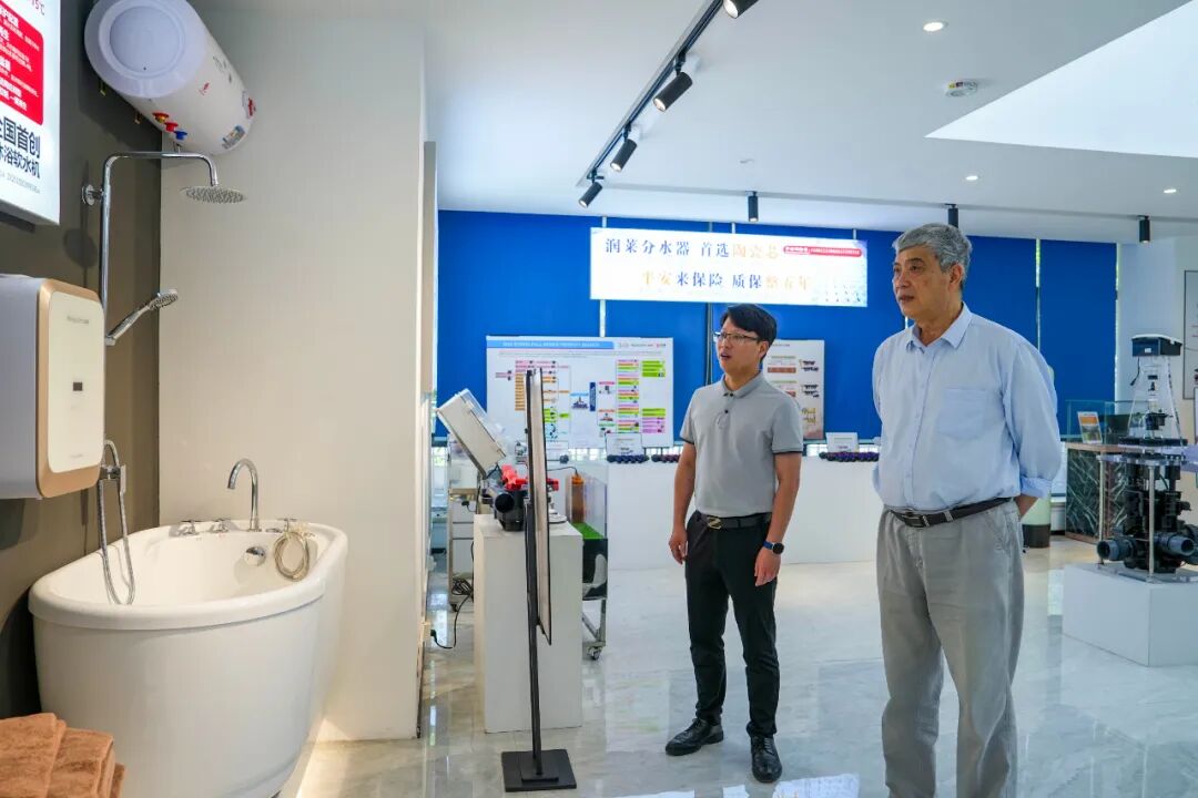 温州市山福镇政府与商会代表莅临润莱参观考察