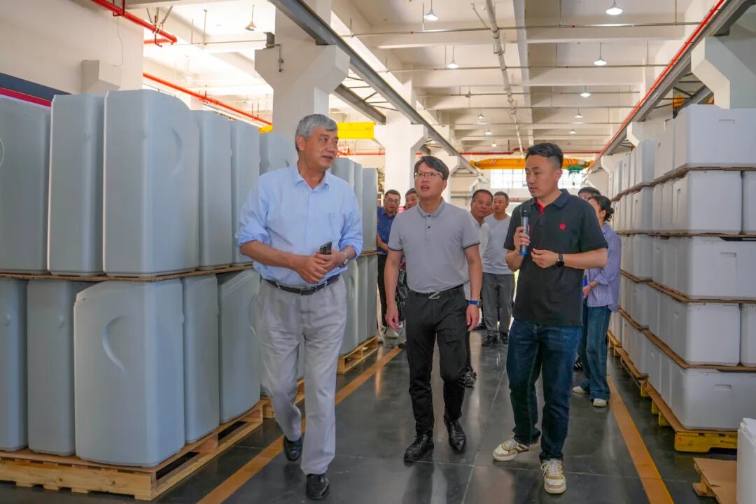 温州市山福镇政府与商会代表莅临润莱参观考察