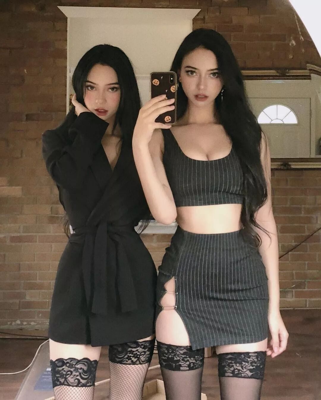 【美女】00后双胞胎姐妹身材太惹火，收割千万直男！网友：真心扛不住...（组图） - 5