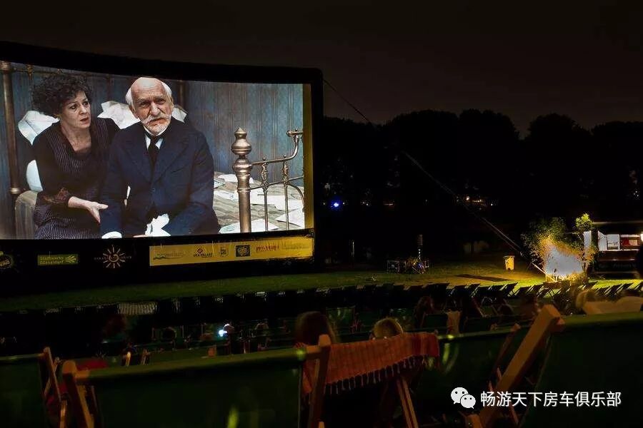 【20:00--22:00】 露天电影,卡拉ok,嗨起来