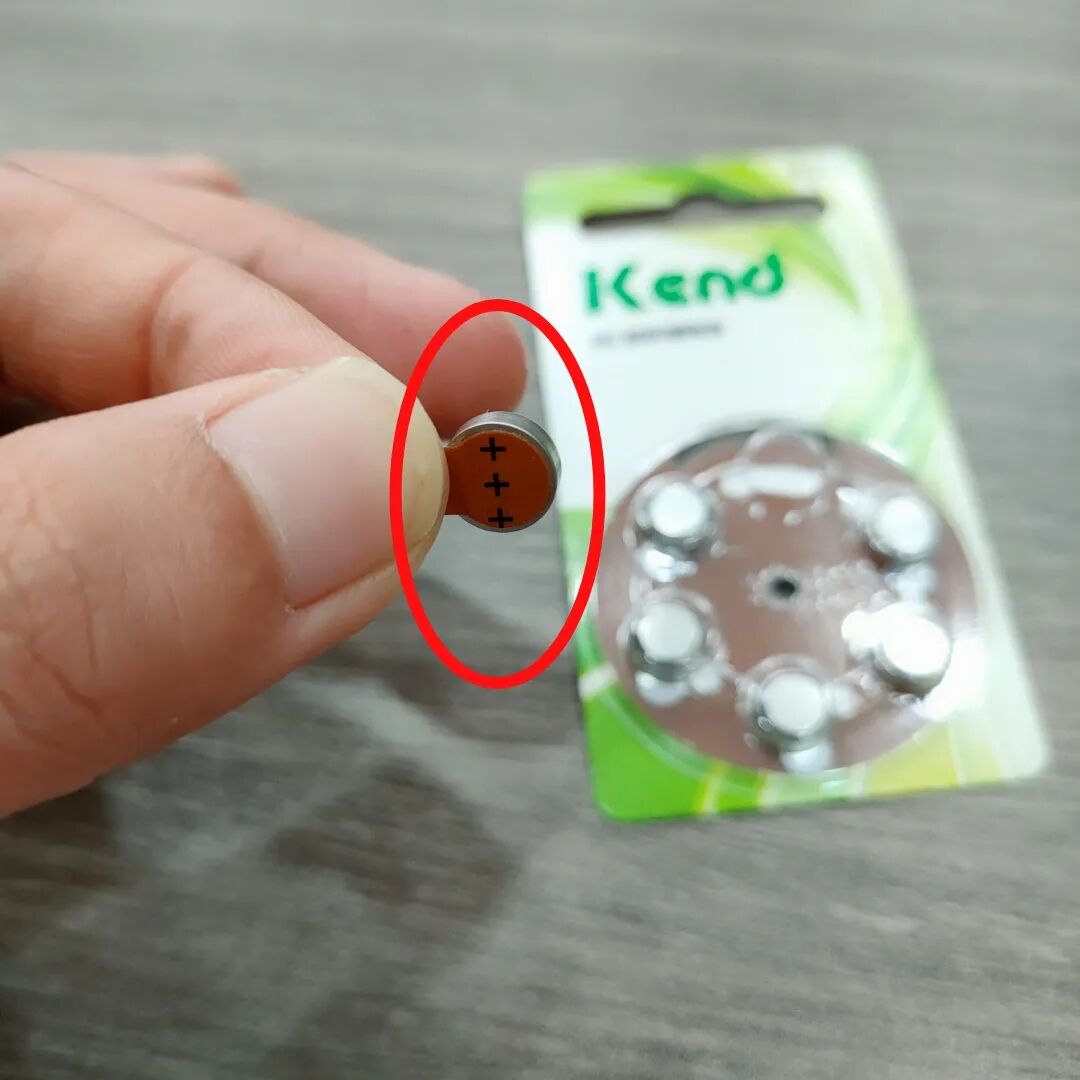 注意助听器电池使用