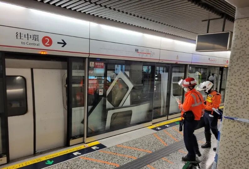 港铁油麻地站列车事故原因：金属护栏组件移位(图1)