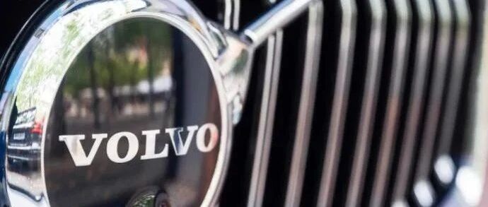 沃尔沃回应南京一插混版汽车充电时爆炸：事故原因正在调查