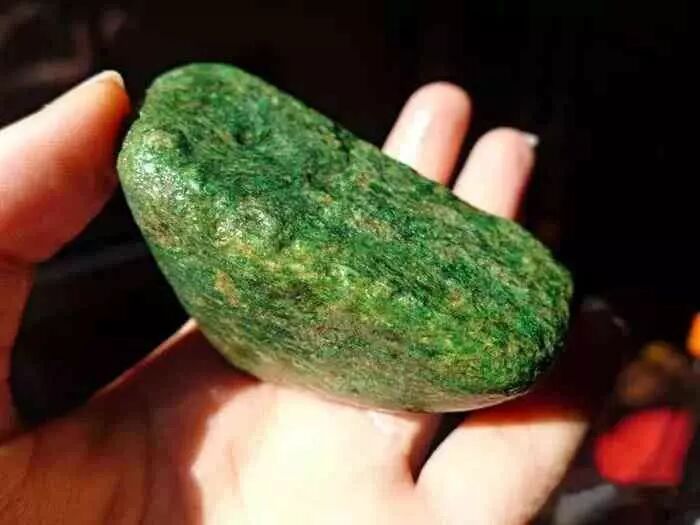 2600块抢到松花小石头，没想到扒了皮后青铜秒变王者！