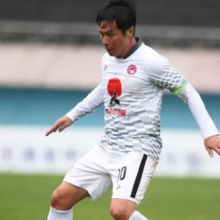 后防线上更有"魏大侠"魏群,"东北虎"姜峰,"辽小虎"曲东,前国奥队员