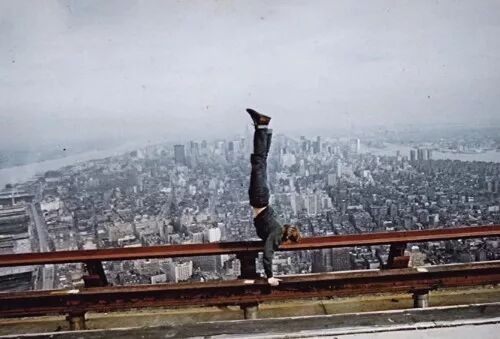 他在全美國人的頭頂上行走 下一秒可能就會死 英國時報 微文庫