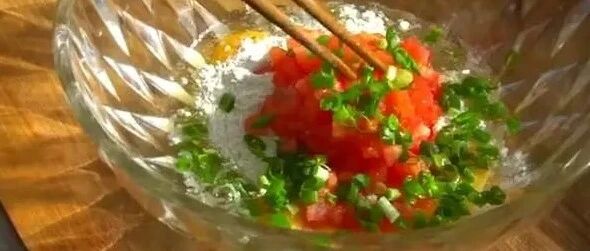 3分钟用1西红柿+2鸡蛋搞定营养早餐饼|没有再简单的了