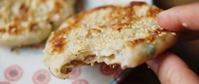 比早餐店更美味的金黄皮酥馅大肉煎饼|一看就馋了