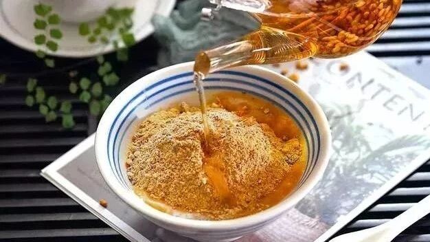 面粉和红糖直接下锅一炒，补血暖宫|早餐冲开水即成！