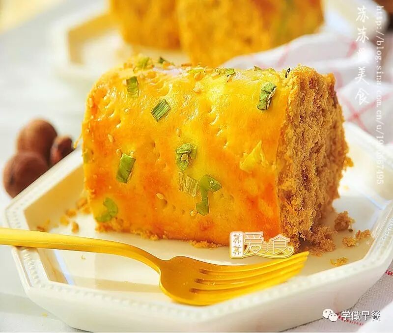 学做早餐给孩子最完美-早餐香葱肉松面包卷做法