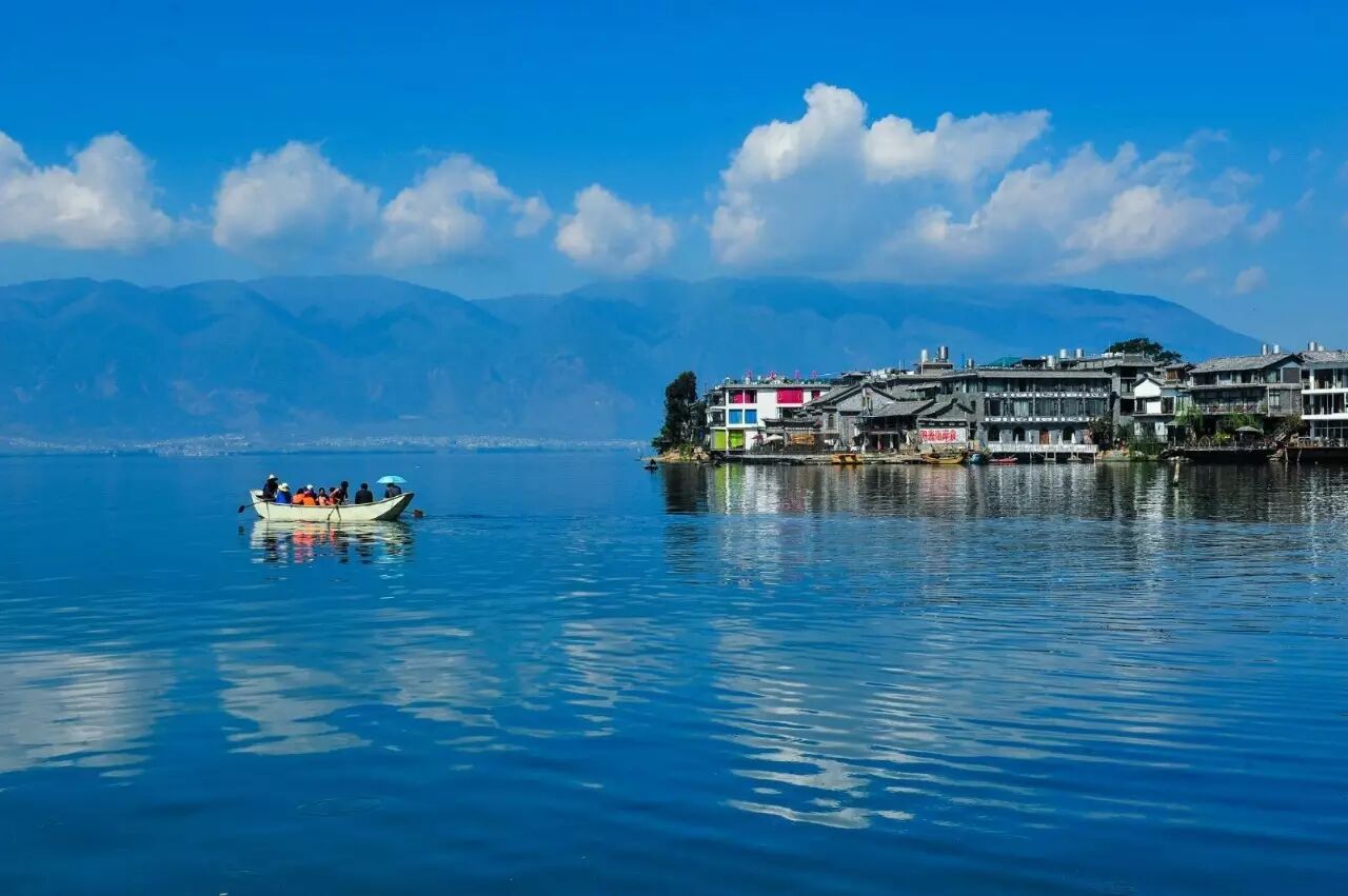 10月国庆适合去哪儿旅游( 10月国庆适合去哪儿旅游好 )