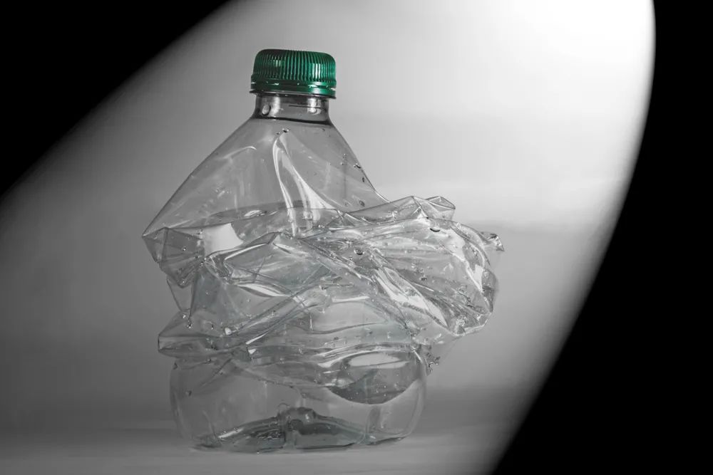 塑料瓶扭曲图片