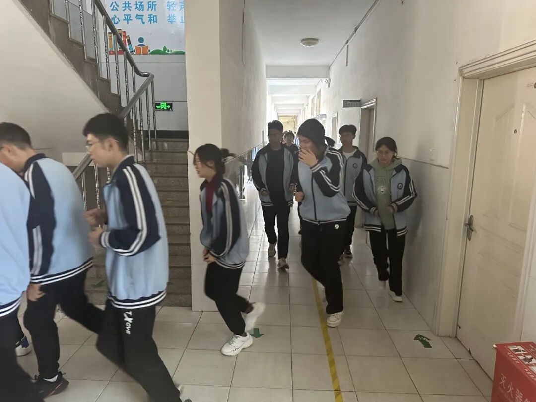 校园安全|以"演"筑防,安"燃"无恙——烟台四中开展应急疏散演练活动