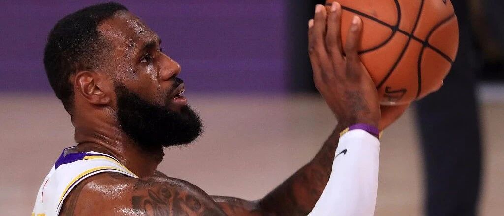 湖人总冠军要成真？谁还敢说詹姆斯是“过气国王”