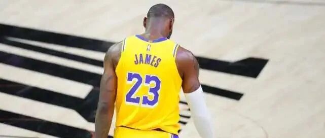 从MVP榜第一到首轮出局 詹皇在岁月跑道上大转弯