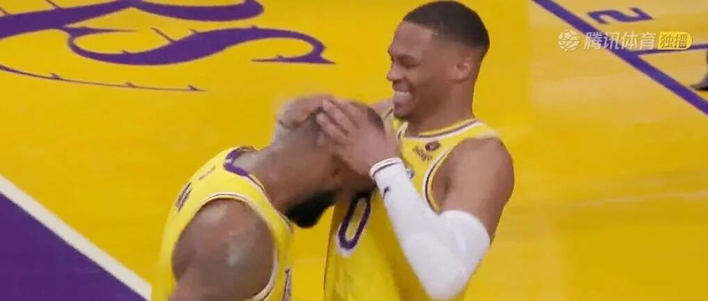 惊天隔扣+制胜球！威少詹皇上演最独特庆祝