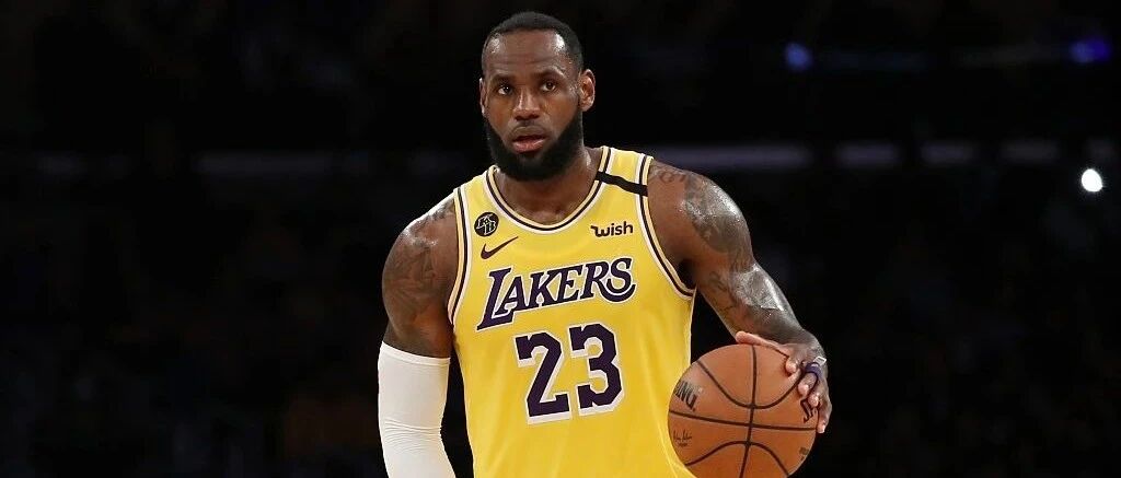 摧毁面前所有对手！詹皇又放狠话 他今年为啥这么狂？