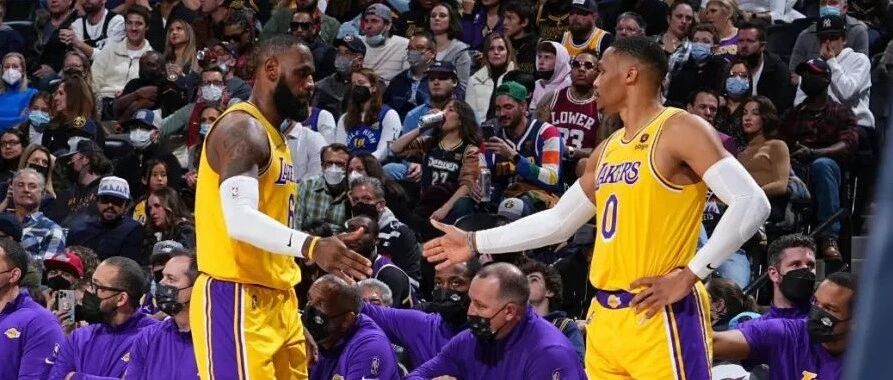 老詹延续神勇，威少也没拉胯，湖人为啥还是37分惨败？