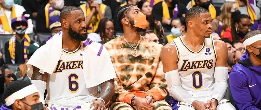 “尽力詹”带不动湖人！他们只剩下业务一条路