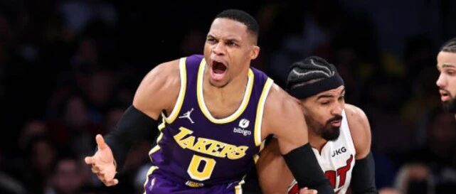 威少三双+8次失误！湖人加时险胜热火 奇兵27分成紫金功臣