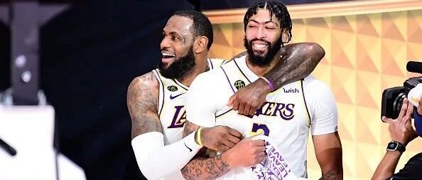 戴维斯和詹姆斯：与偶像同行