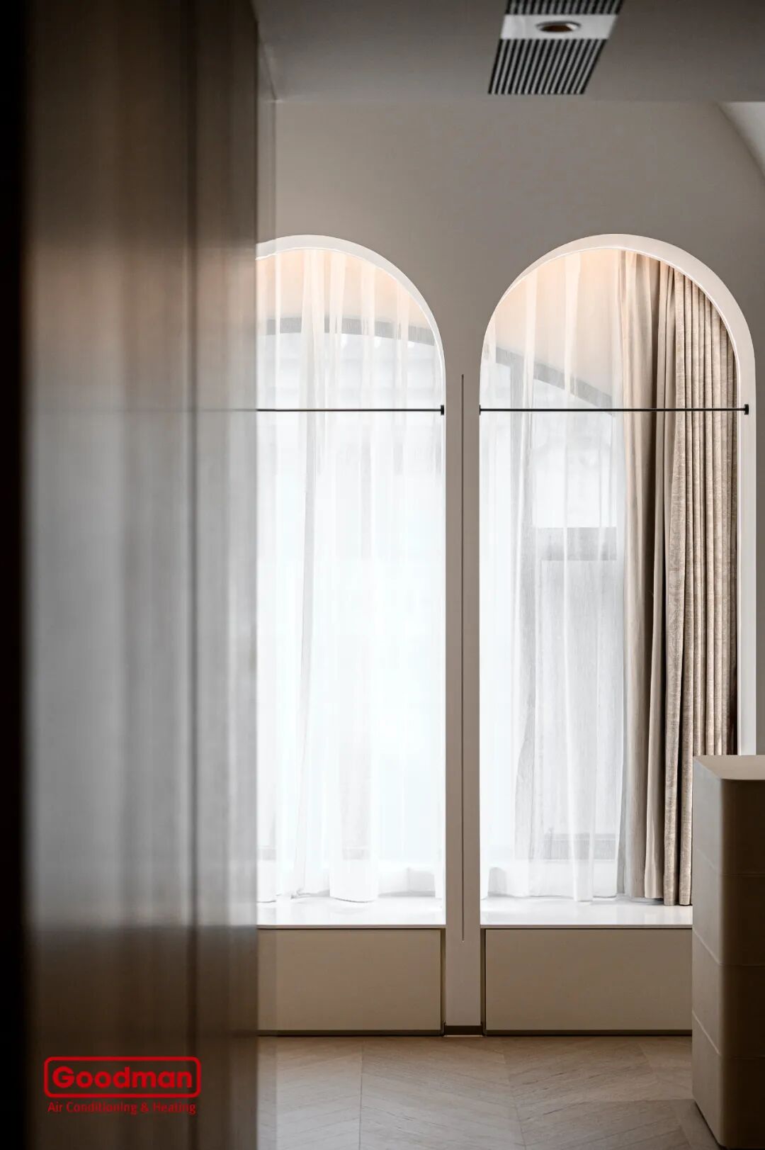 的空间氛围"线性的极简美学和柔和的灯光恰到好处地融合"男孩房/boy