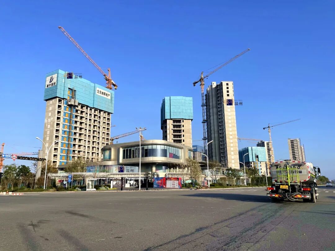 其中,目前居住户数最多的瓯澜苑,租客占全小区所有住房(1251户)近三分