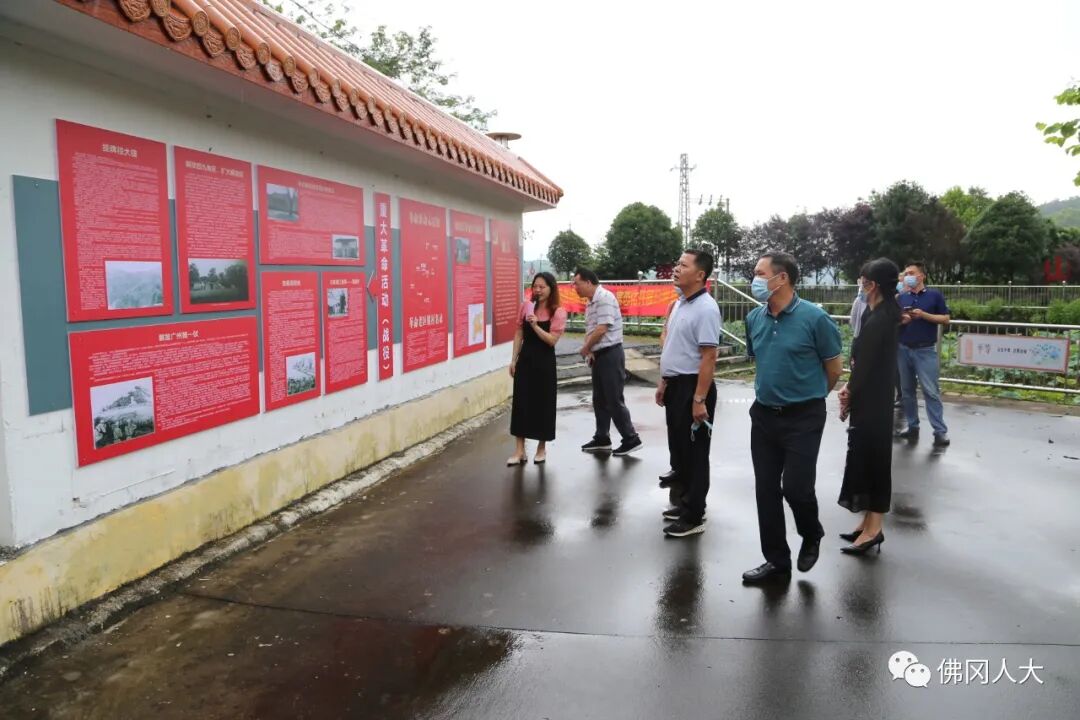 市人大常委会副秘书长胡浩文,选联工委主任范海岩,市人大常委会委员
