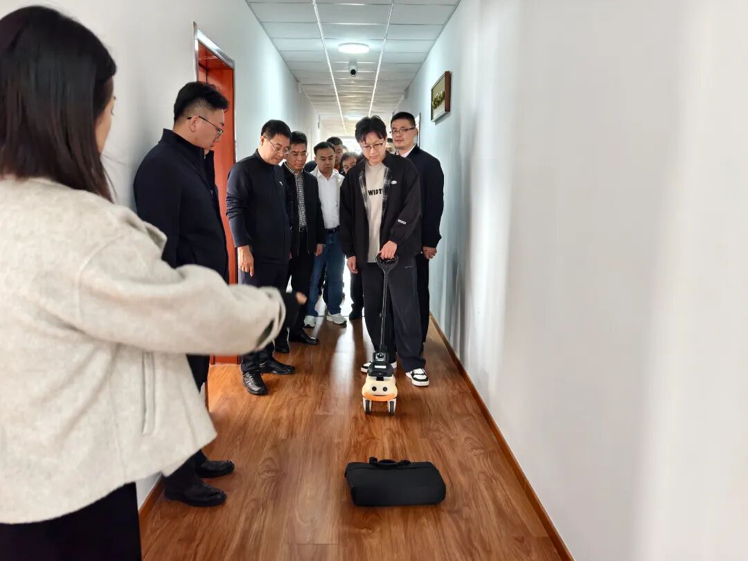 图为AI LOOK绕障现场.jpg