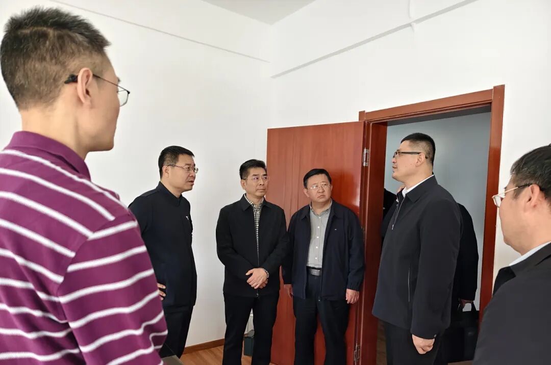 图为办公区调研2 .jpg