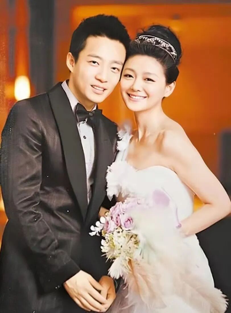 就像火星撞地球,两人自相识就是天雷勾地火,从认识到结婚只有短短49天