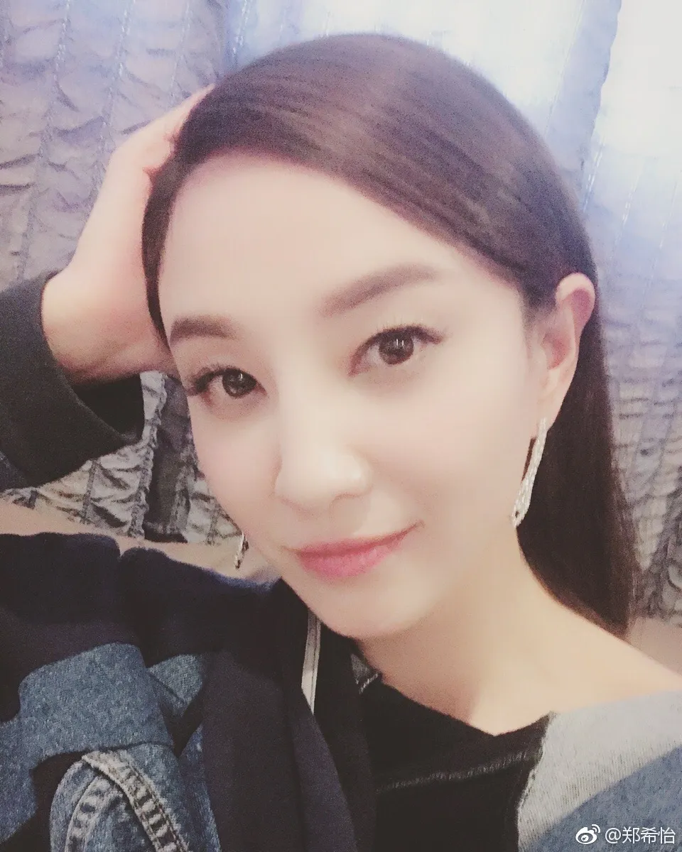 从大众笑柄到万人迷,郑希怡太飒了!