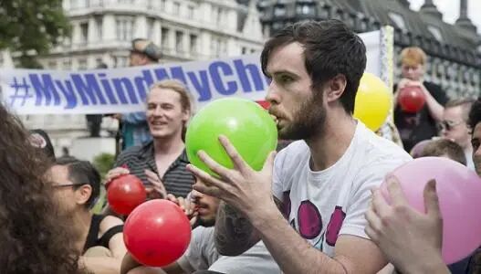 笑气有哪些牌子【禁毒知识】被夜店年轻人疯狂追捧的“笑气”到底是什么？_https://www.jmylbn.com_新闻资讯_第18张