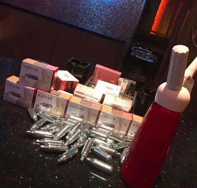 笑气有哪些牌子【禁毒知识】被夜店年轻人疯狂追捧的“笑气”到底是什么？_https://www.jmylbn.com_新闻资讯_第24张