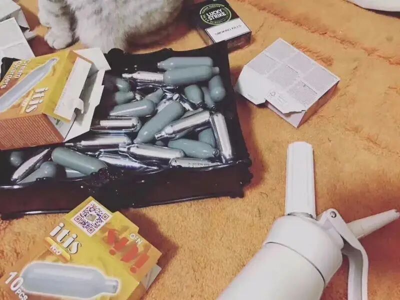 笑气有哪些牌子【禁毒知识】被夜店年轻人疯狂追捧的“笑气”到底是什么？_https://www.jmylbn.com_新闻资讯_第2张