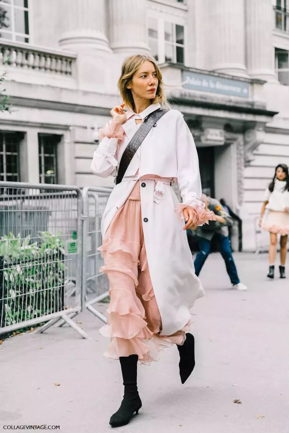 外套里面別穿打底衫了，2019年春天流行這樣穿！ 時尚 第27張