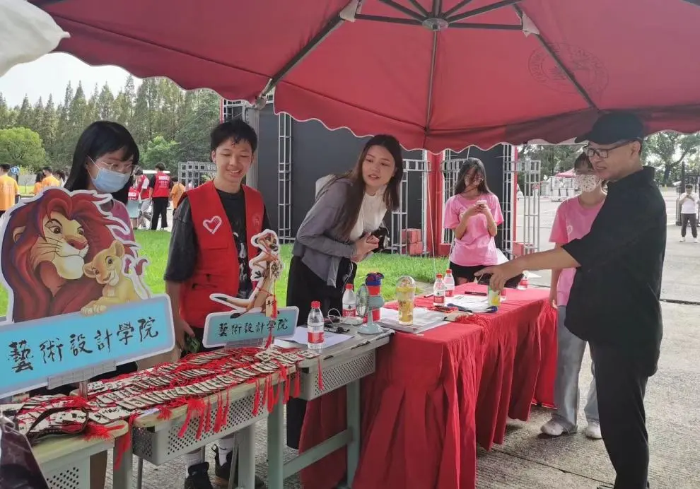 上海立达学院开学季又一批新生前来报道！